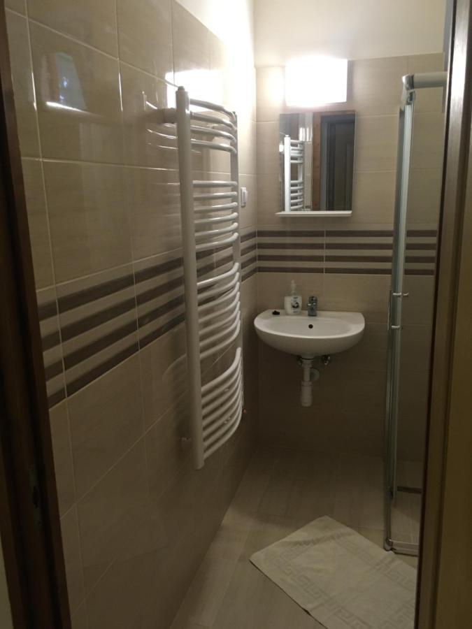 Vasmacska Panzio Hotell Komárom Eksteriør bilde