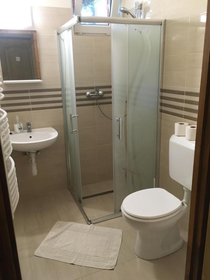 Vasmacska Panzio Hotell Komárom Eksteriør bilde